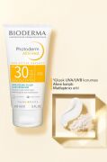 Bioderma Photoderm AKN Mat Karma Ve Yağlı Ciltler Için Matlaştırıcı Etkili Spf30 Güneş Kremi 150 ml